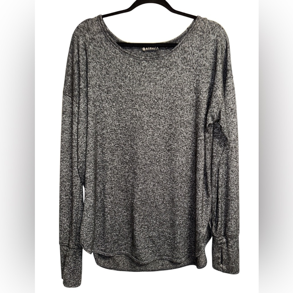 Athleta Sz XL Long Sleeve Top in Heathered Charcoal. Thumbholes and rounded hem.